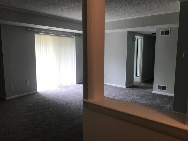 View of living room from entryway - 125 Leedom Way