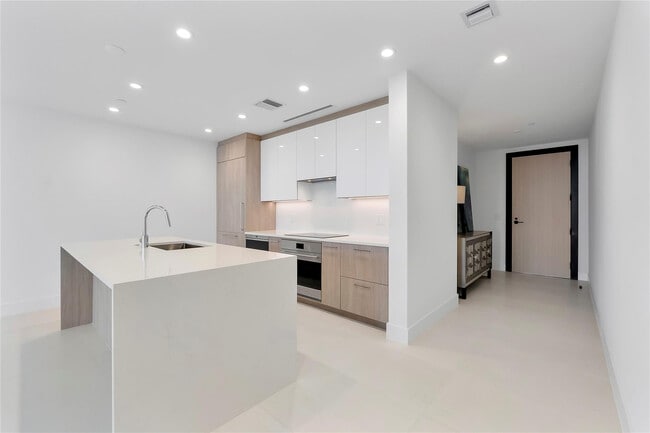 Building Photo - 153 N Seabreeze Blvd