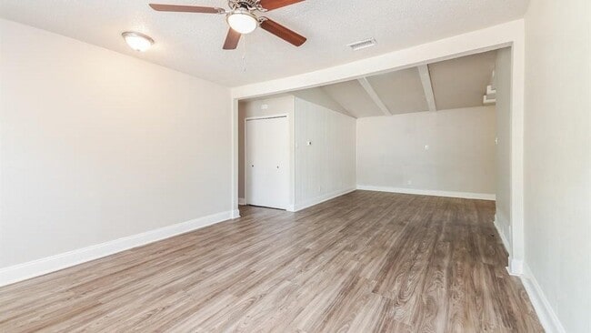 Building Photo - 1406 Ridgecrest Dr