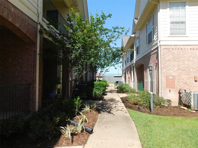Building Photo - 2710 Grants Lake Blvd