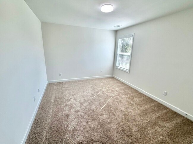 Building Photo - 105 Summer Rose Ln