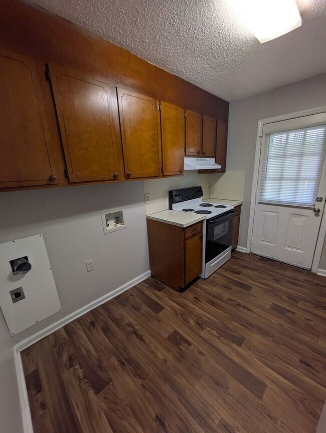 Building Photo - Lower Level 1BD/1BA Apartment in Westmont ...