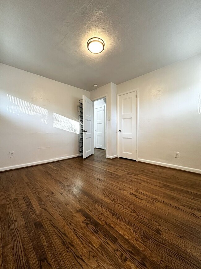 Building Photo - Well-Maintained 4-Bedroom in Haygood Area of Virginia Beach