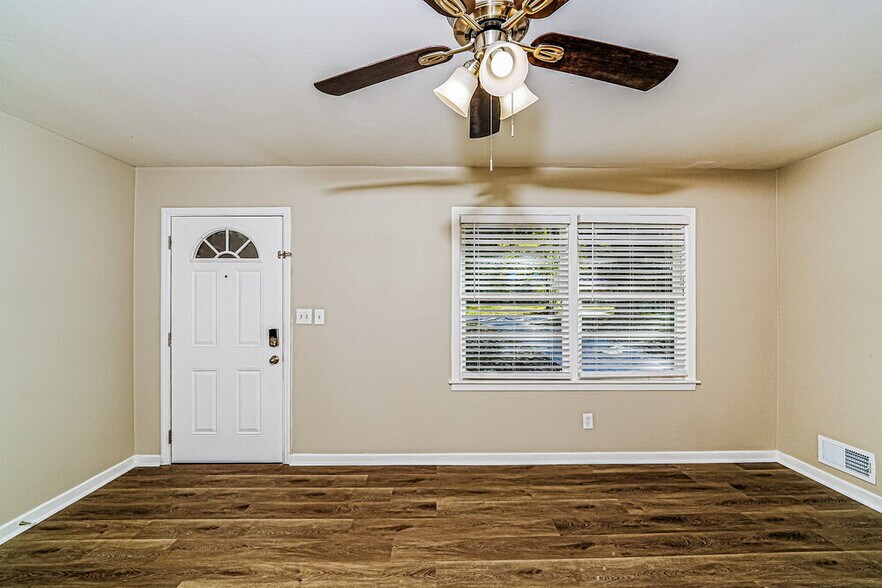 Building Photo - 1716 2nd St NE