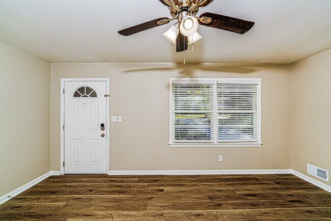 Building Photo - 1716 2nd St NE