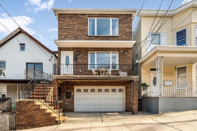 Building Photo - 640 38th St