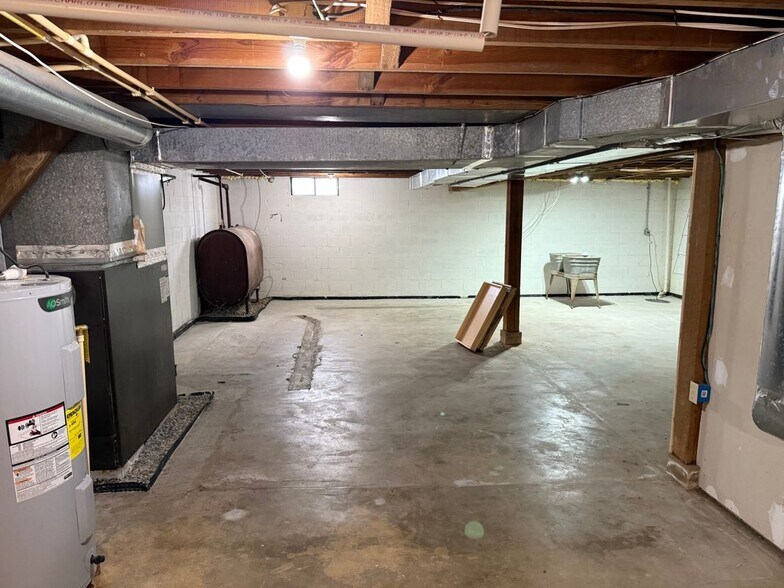 Building Photo - 1606 Littlestown Pike