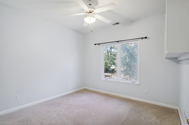 Building Photo - 173 Sumter Square