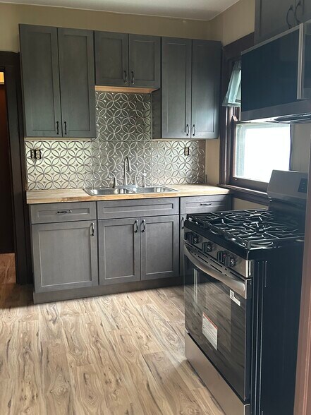 Building Photo - 228 McCormick Pl