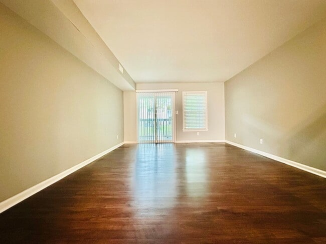 Building Photo - Newly Renovated 2 Bed, 2.5 Bath Chapel Hil...