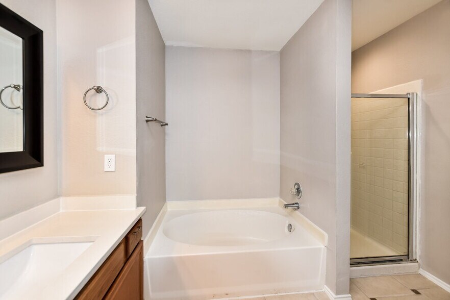 Building Photo - 2632 Bent Brook Dr