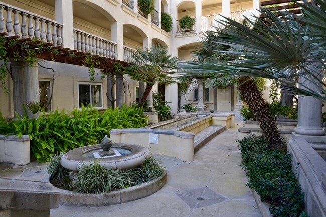 Building Photo - Bankers Hill – 2 BD, 2.5 BA! Two Assigned ...