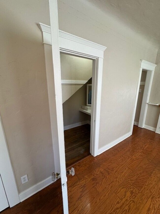 Building Photo - 1144 E Appleton St