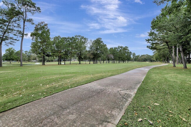 Building Photo - 12900 Walden Rd