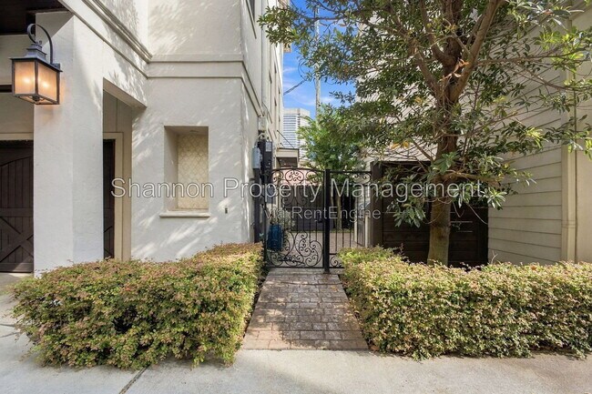 Building Photo - 1108 Peveto St