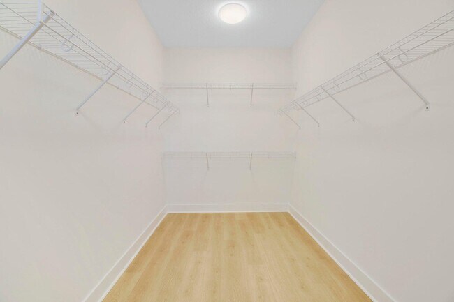 Building Photo - 5667 Delacroix Ter