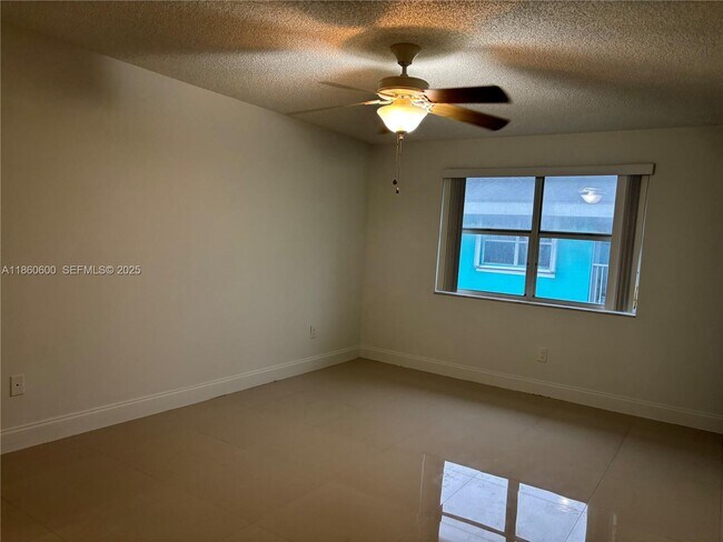 Building Photo - 2662 SE 19th Ct