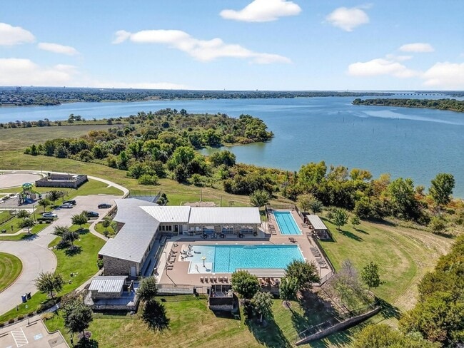 Building Photo - 2209 Barx Dr