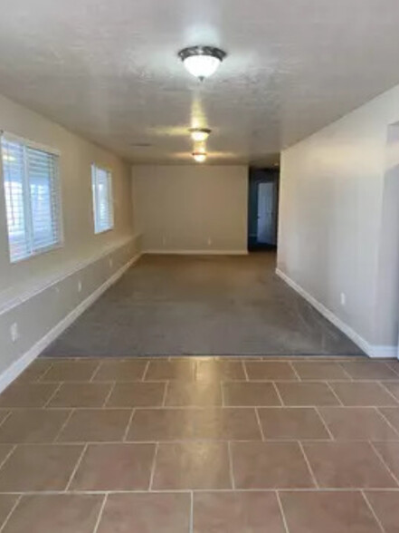 Dining area - 12084 S Allison Park Ct