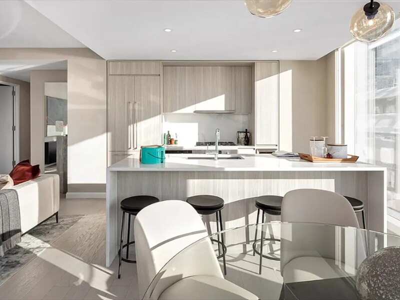 Building Photo - 400 W 61st St