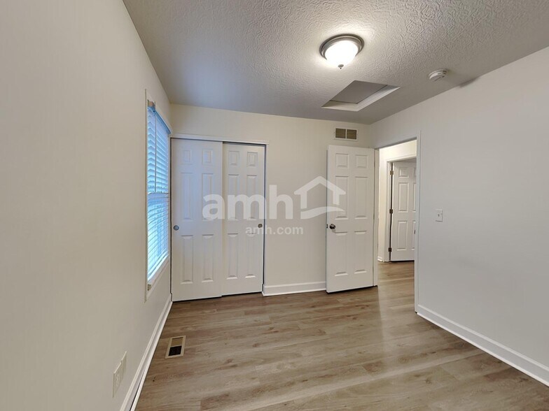 Building Photo - 403 Hobart St