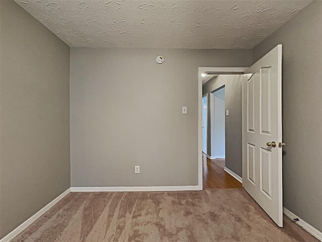 Building Photo - 4830 Edgegate Dr