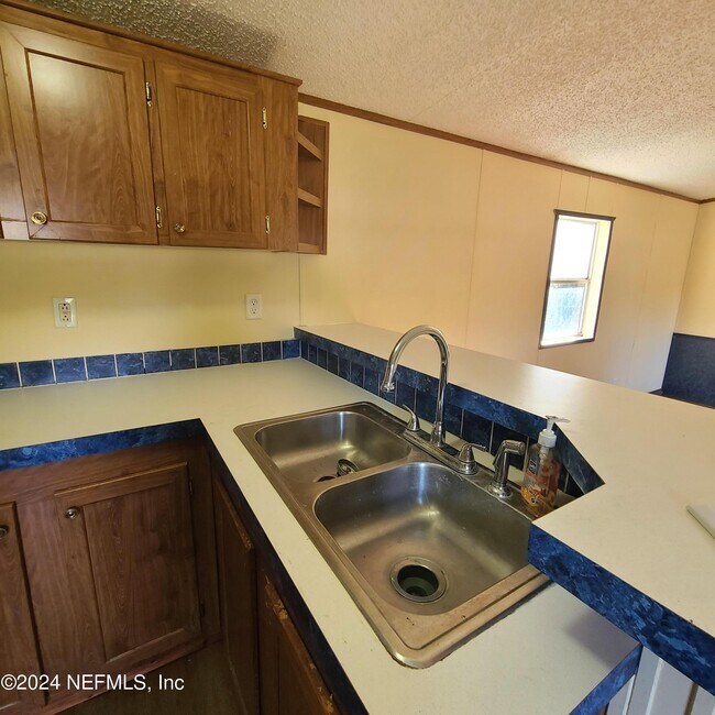 Building Photo - 200 Amberjack St