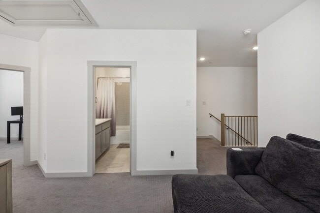 Building Photo - 615 Arapaho Dr
