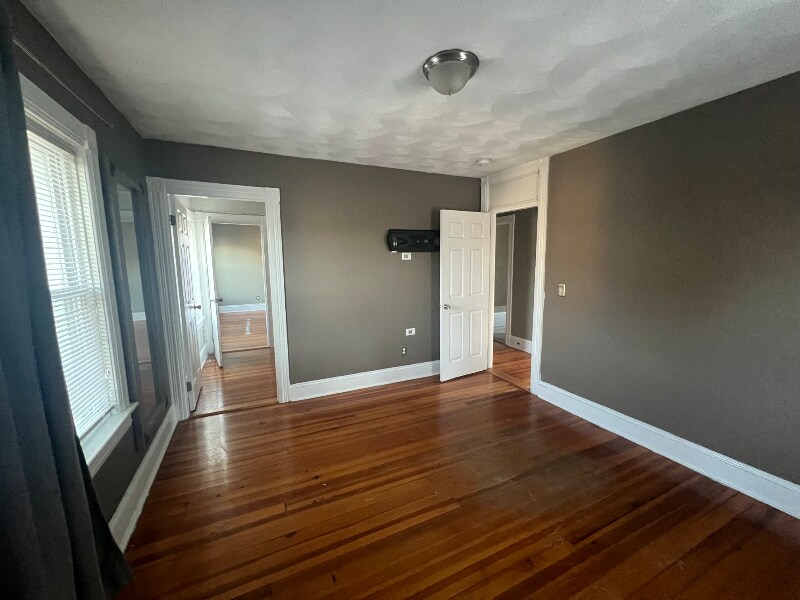 Building Photo - 360-362 Weeden St