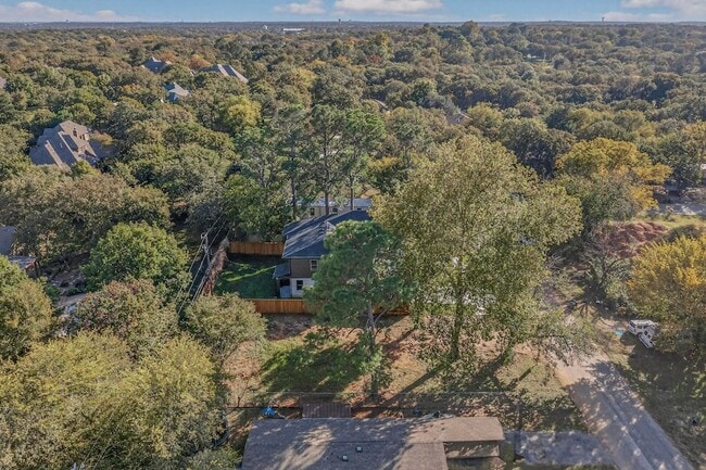 Building Photo - 1828 Highland Dr E