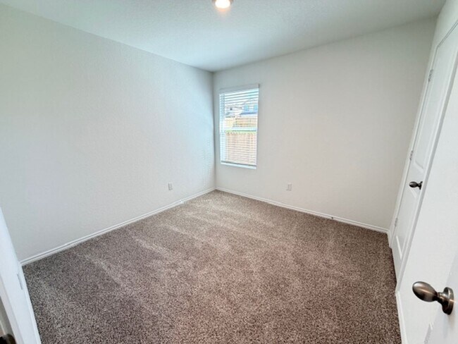 Building Photo - First Time Rental - Move In Ready 4 bedrooms - 2 year lease option