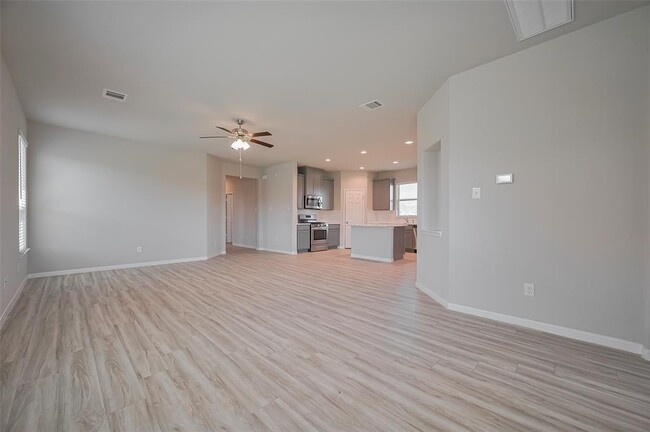 Building Photo - 101 Eliana Shores Dr