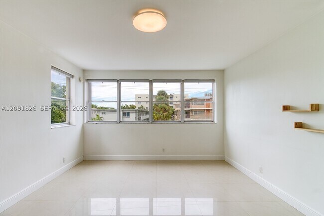 Building Photo - 9381 E Bay Harbor Dr
