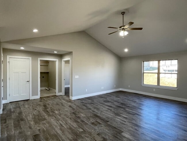 Building Photo - Built in 2020! 3 Bed 2 Bath w/ FENCE and UF Walk Out Basement