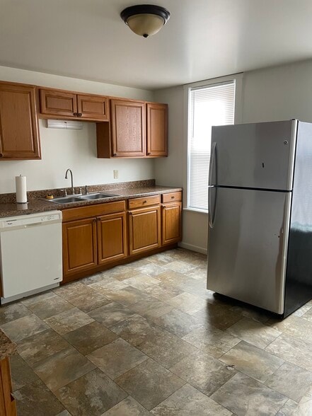 Building Photo - 850 Park Ave