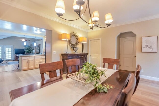 Building Photo - Beautiful Southside Los Banos Rental