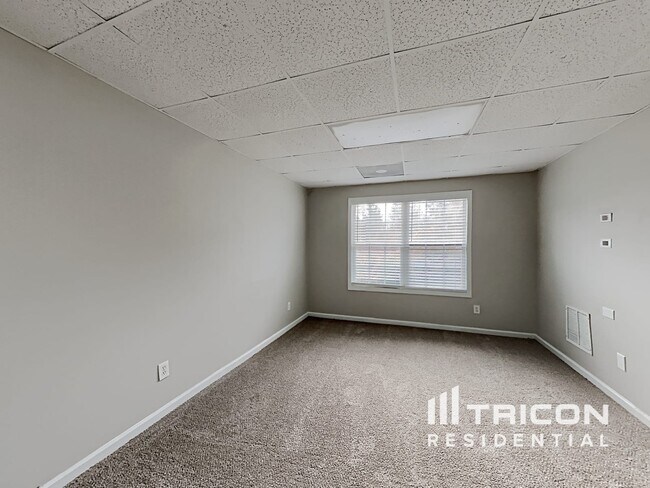 Building Photo - 226 Thorn Thicket Way