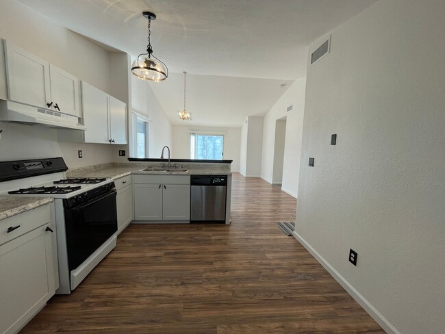 Building Photo - 1028 Grackle Ct