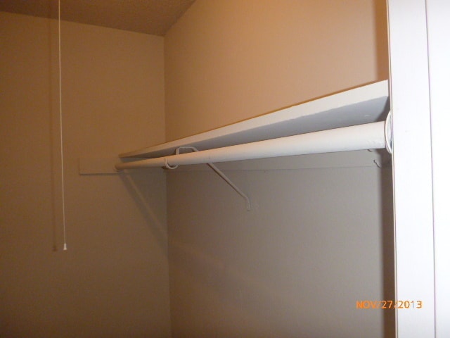 Building Photo - Cute 2 Bedroom