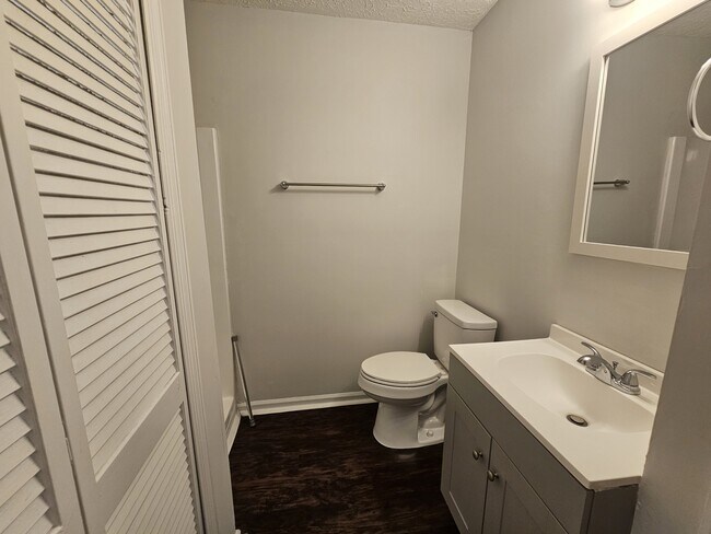 Building Photo - 117 Hunt Club Ct