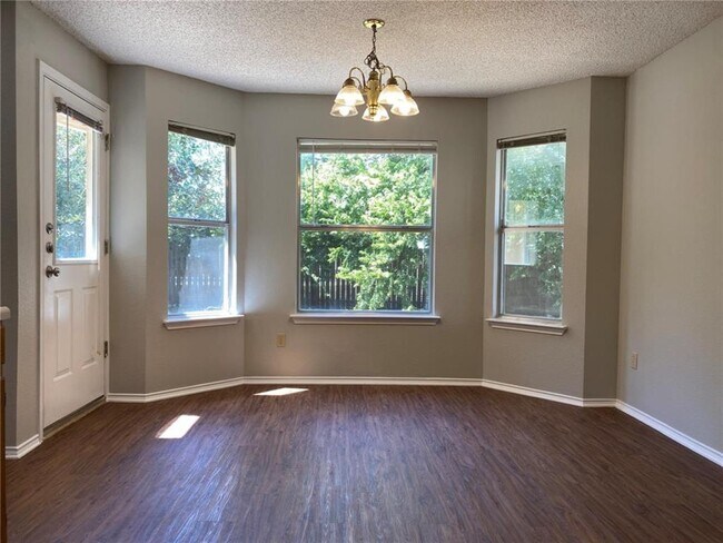 Building Photo - 1707 Timberwood Dr
