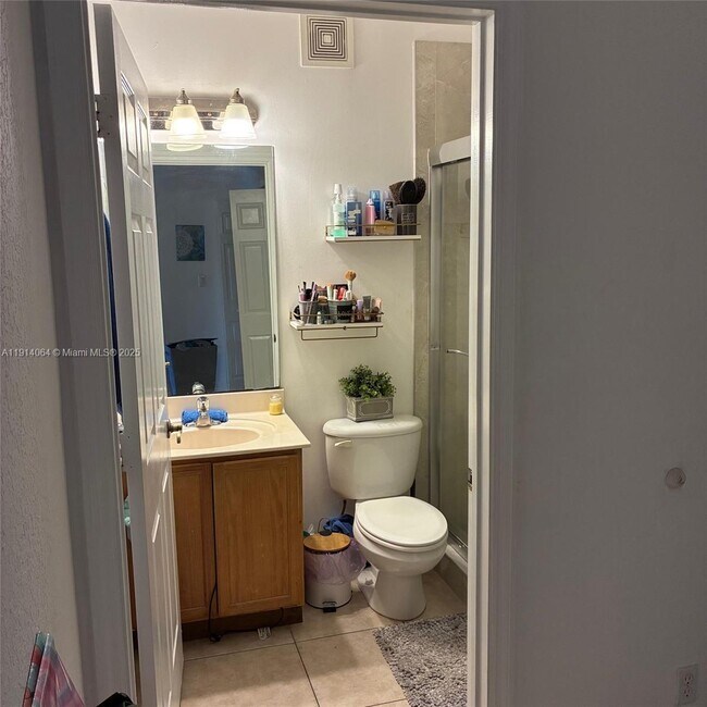 Building Photo - 9133 Pershore Pl