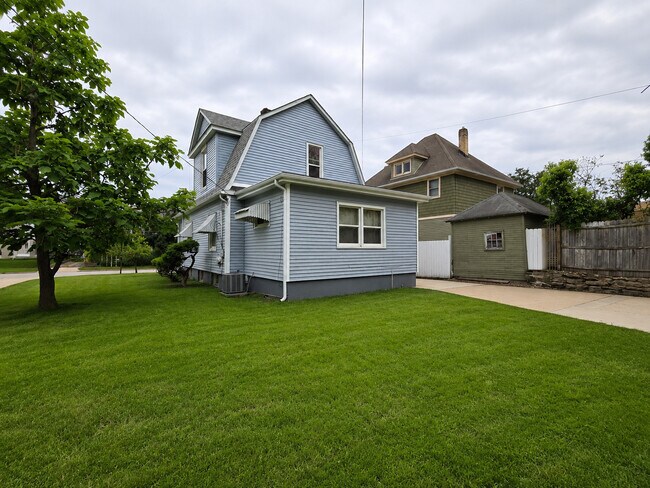 Building Photo - 506 Barrett St
