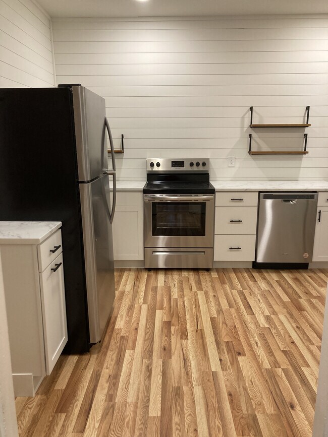 Building Photo - 951 W Branch Ave