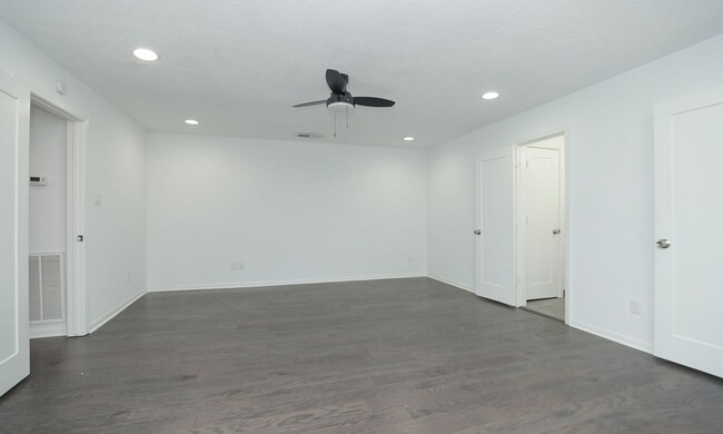 Building Photo - 2 Bedroom 2 Bath Townhome in the Galleria