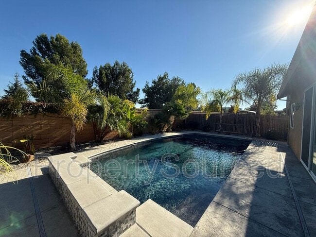 Building Photo - 1720 Dalia Ln