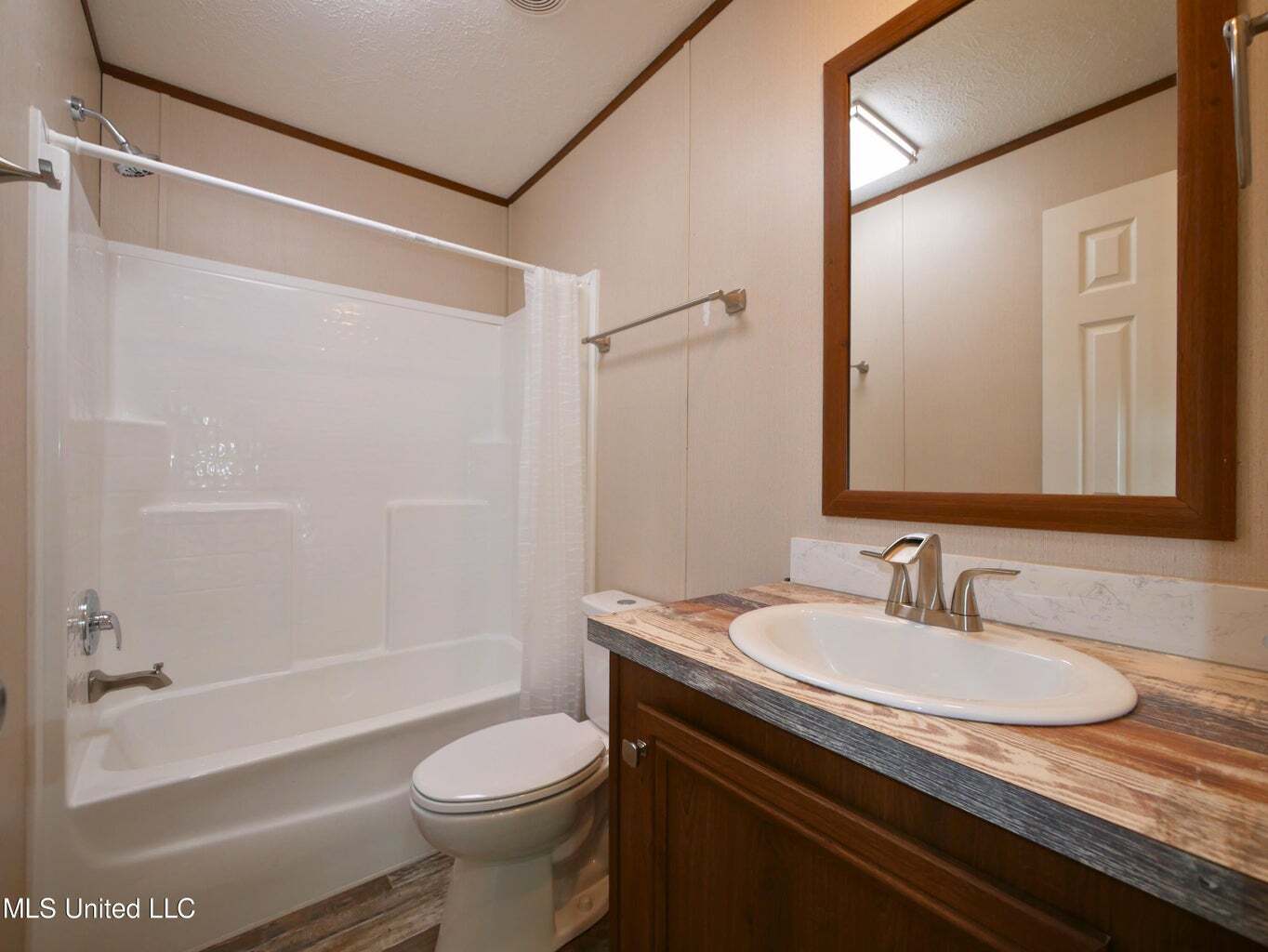 guest bath - 10731 Lilinoe Way