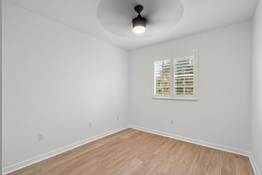 Building Photo - 6296 SE Portofino Cir