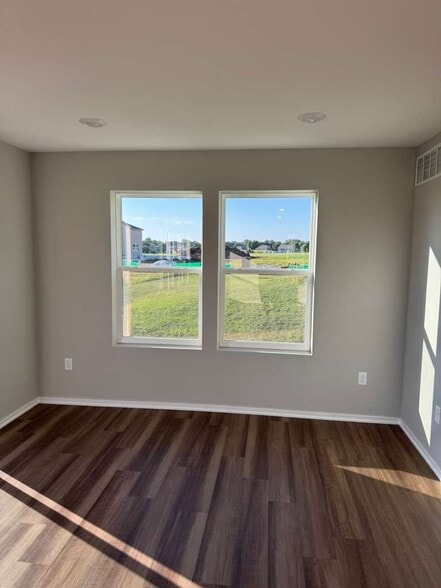 Building Photo - 1428 Vantage Dr