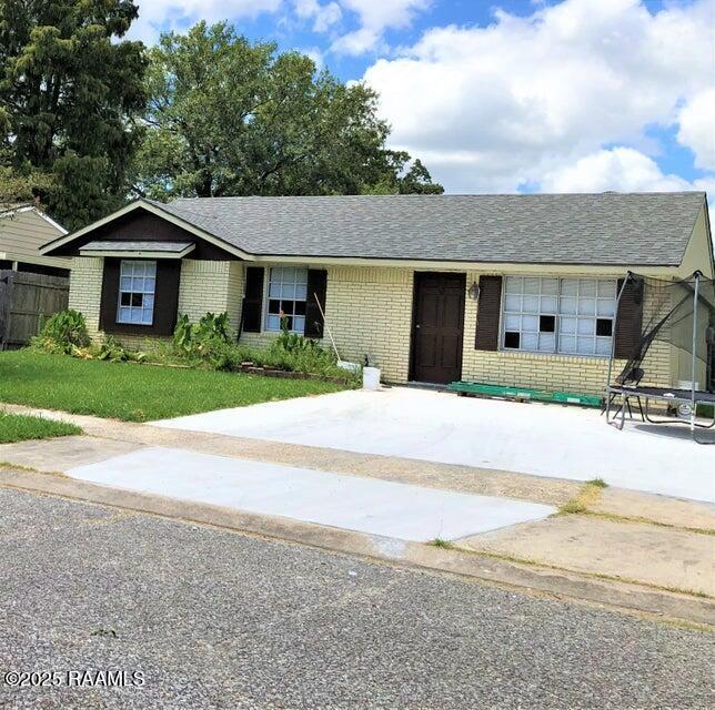 Primary Photo - 121 Sorority Dr